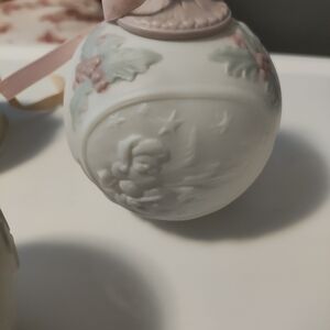 Pastel Lladro Christmas 3 Ornaments.